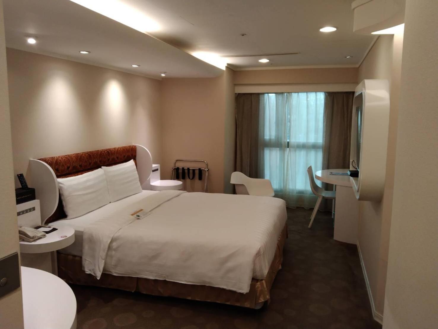 Ximen Airline Hotel Taipei Exterior photo
